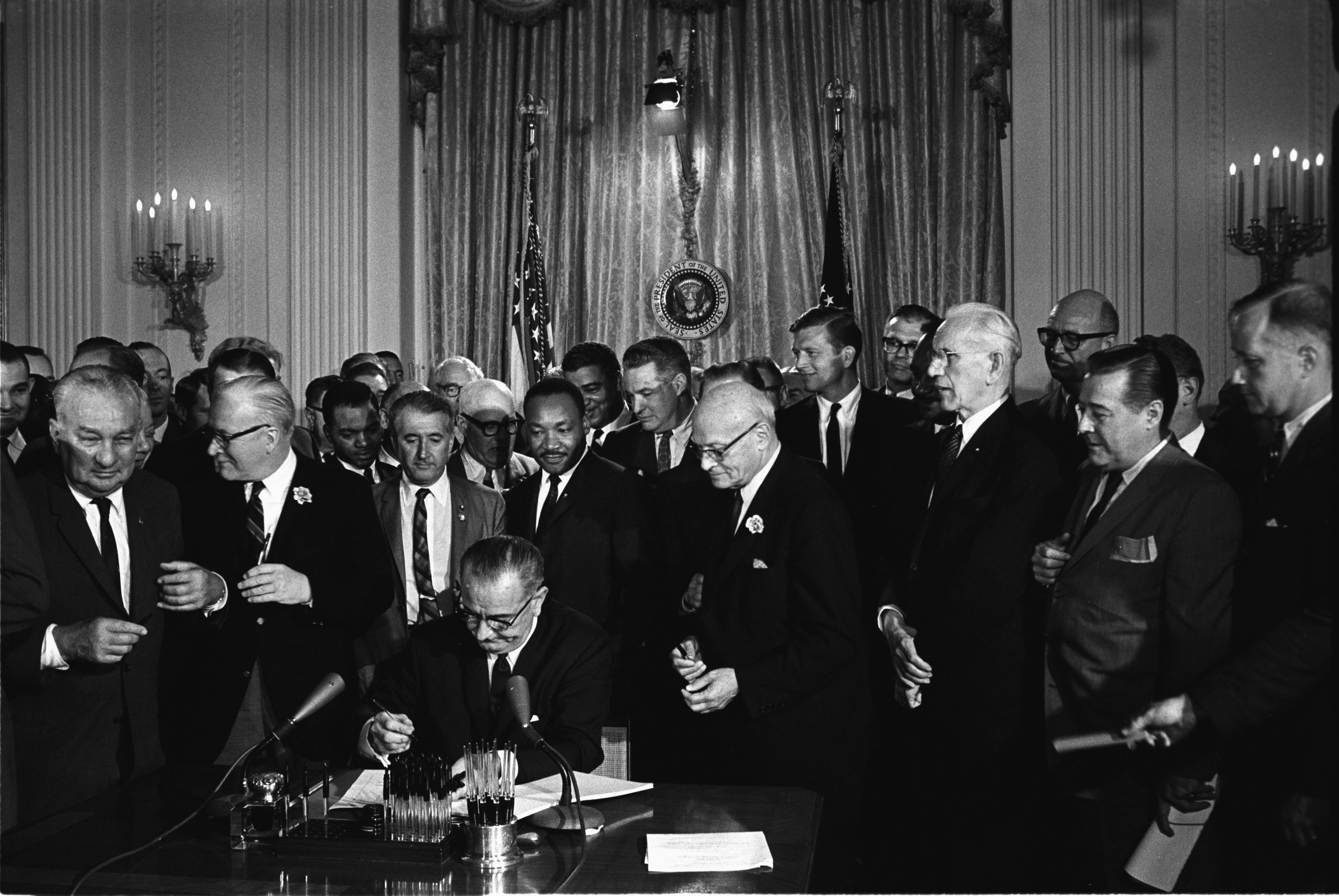 lyndon_johnson_signing_civil_rights_act2c_july_22c_1964